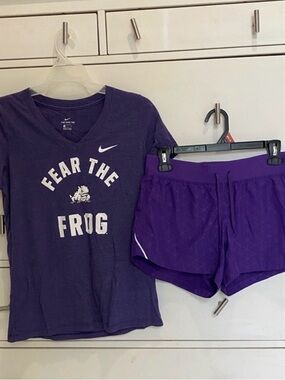 Nike Set of Purple Heather Logo V-Neck Tee & swim Short